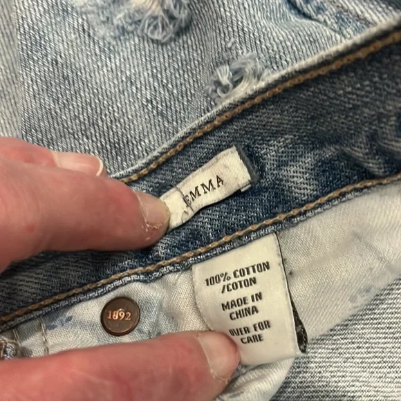 NWOT never worn Abercrombie & Fitch “Emma” style distressed jeans - Picture 3 of 4